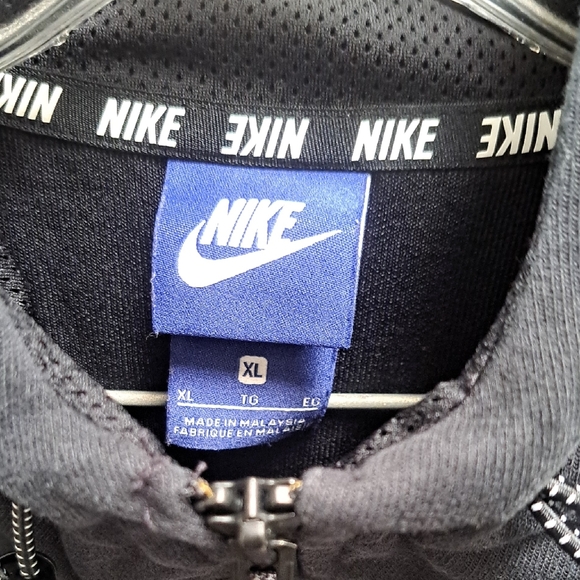 Nike Men's Black Jacket - Picture 5 of 10